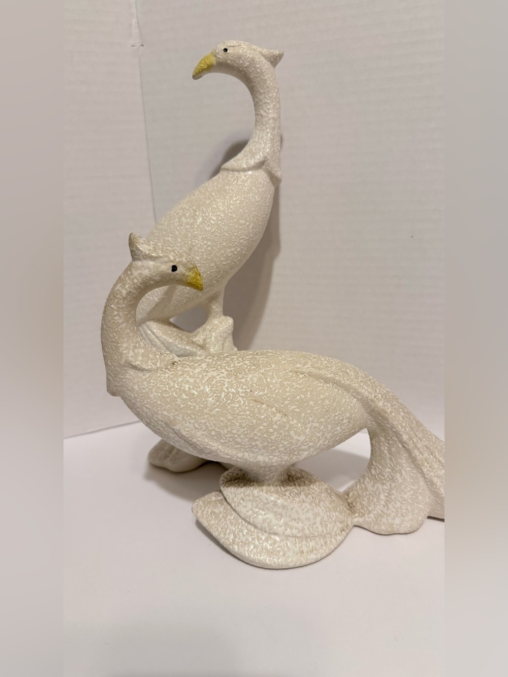 Decorative White Ceramic Swans Figurine - Elegant Bird Sculpture